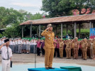 Camat Banjar Hadir Sebagai Pembina Upacara di SMAN 2 Banjar